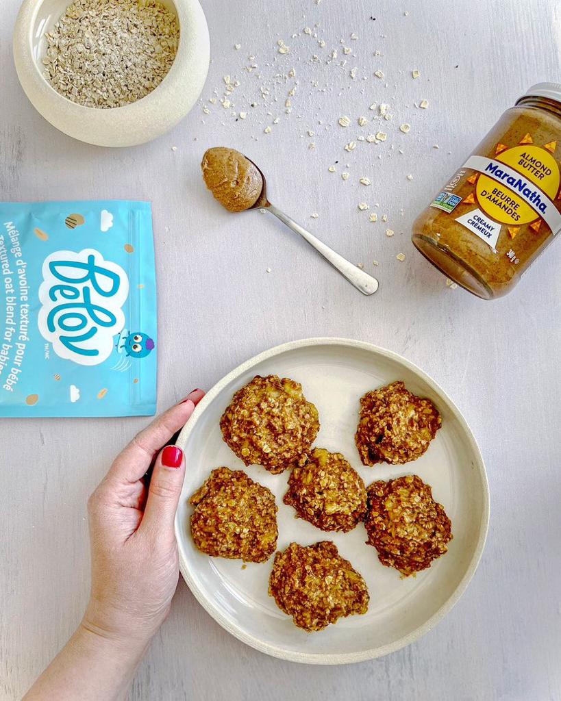 biscuits moelleux à la banane et au beurre d’amande pour bébé dès l'âge de 7 mois.